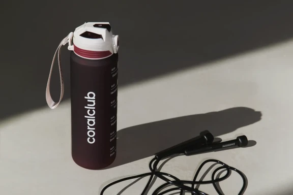 Coral Club Plastic Bottle, burgundy